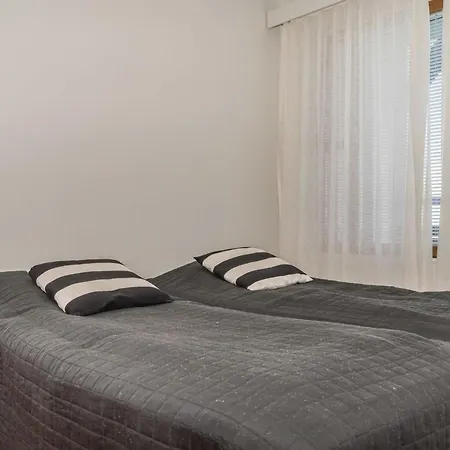 A402 By Interhome *